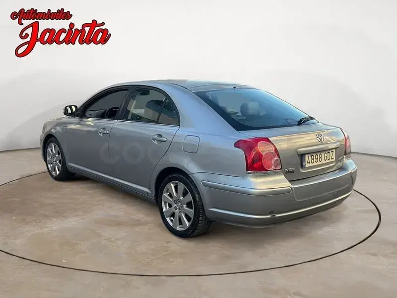 Usado Toyota Avensis Sol 126 CV (92 kW) 2008 Gris / plata Berlina