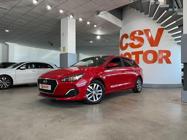 Usado Hyundai i30 116 CV (85 kW) 2020 Rojo Familiar