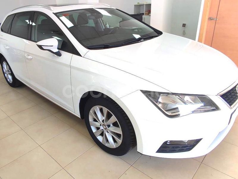 Käytetty Seat Leon Style Plus 110 HP (80 kW) 2017 Valkoinen Farmari