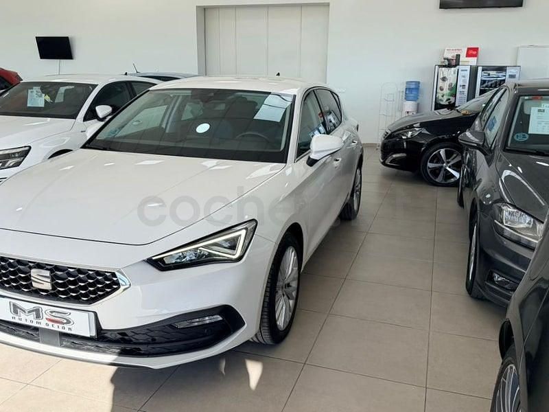 Usado Seat Leon XCELLENCE 150 CV (110 kW) 2021 Blanco Berlina