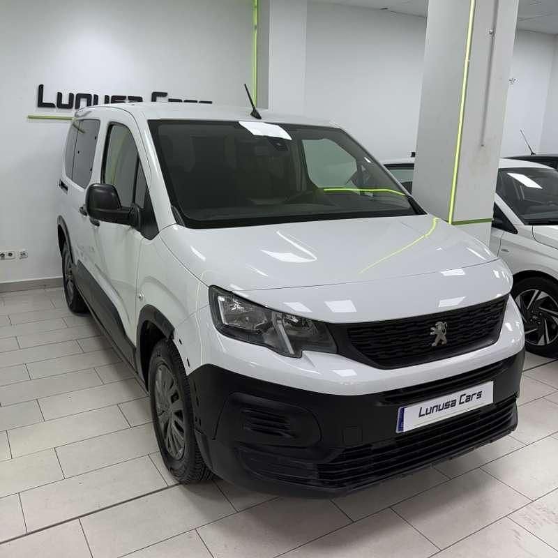 Usado Peugeot Rifter Allure 102 CV (75 kW) 2023 Monovolumen