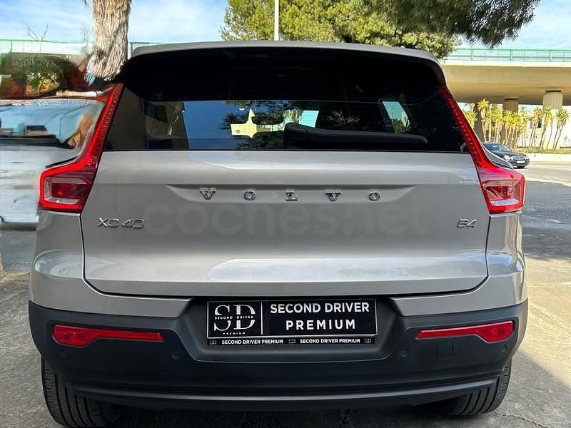 Usado Volvo XC40 Plus 197 CV (144 kW) 2024 Gris / plata SUV