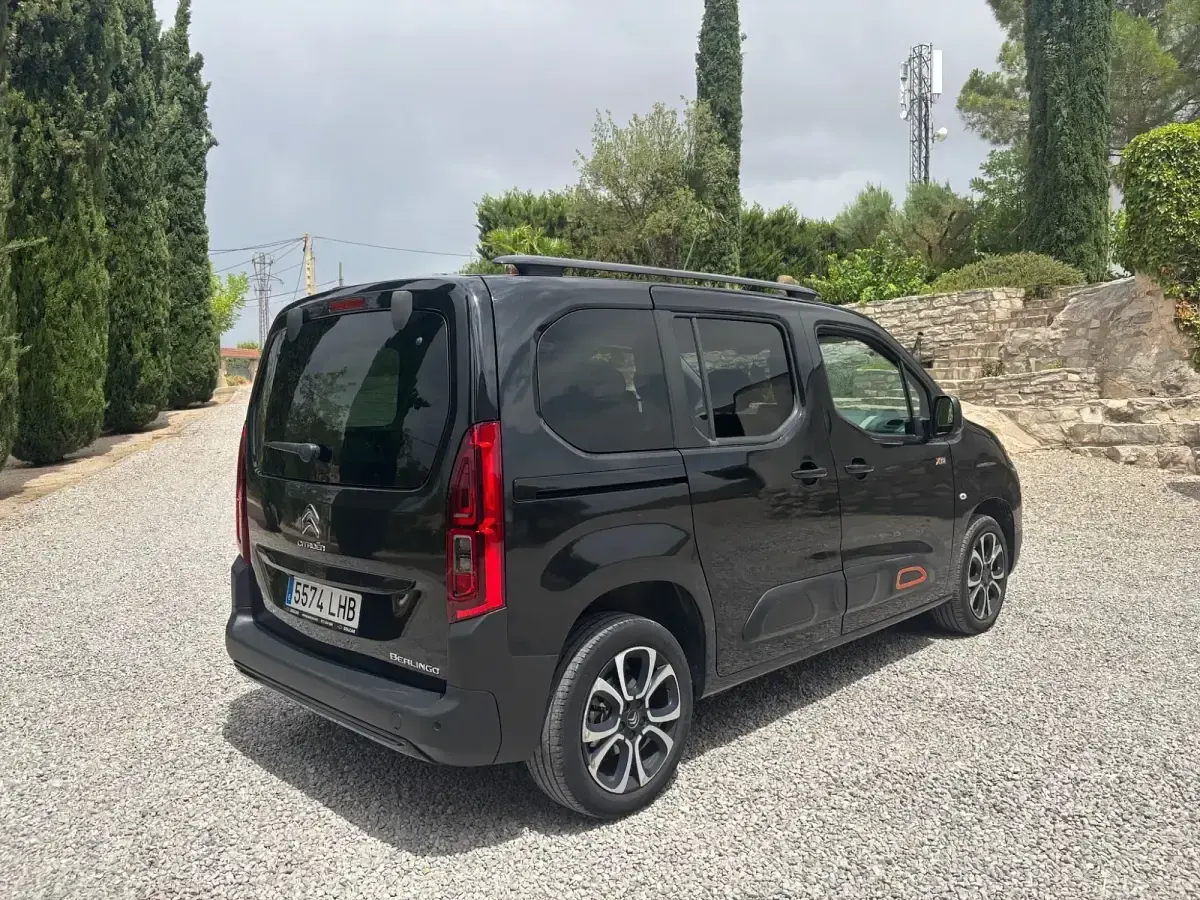 Usado Citroën Berlingo Shine 130 CV (95 kW) 2020 Negro Monovolumen