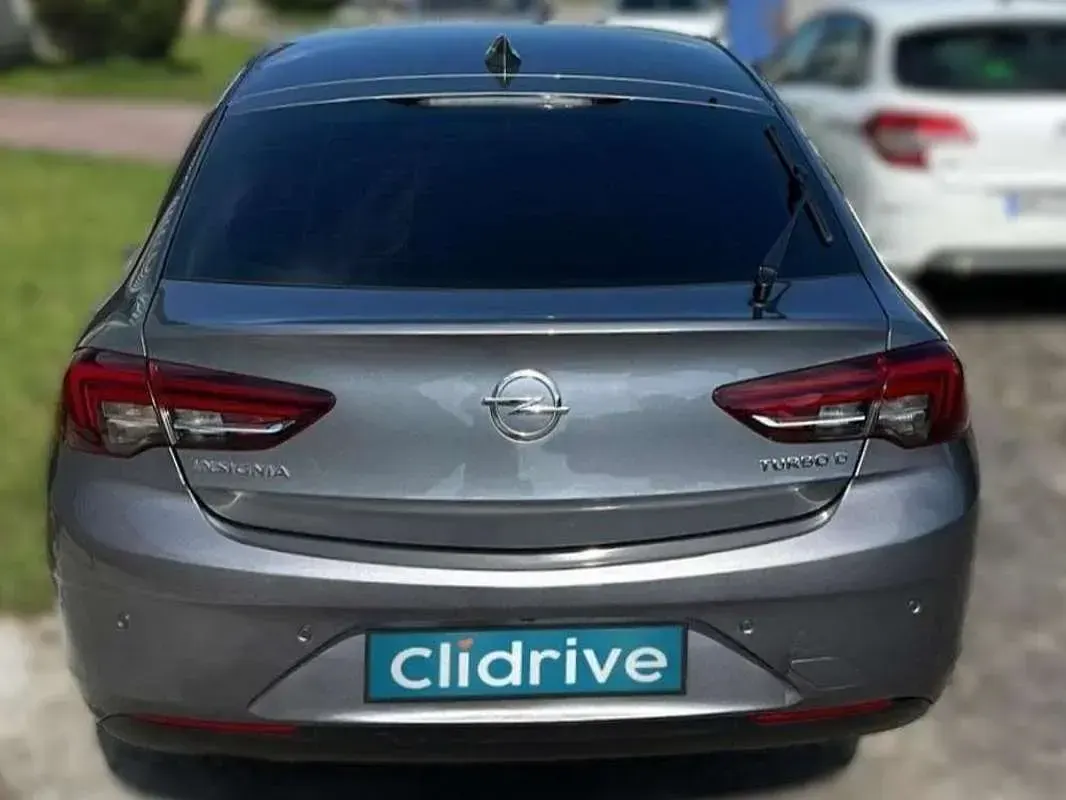 Usado Opel Insignia Selective 136 CV (100 kW) 2017 Gris Familiar
