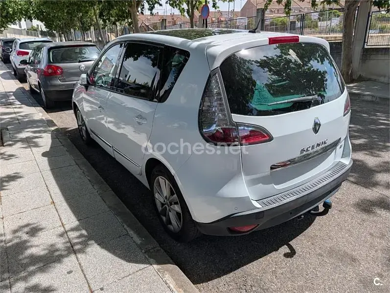 Usado Renault Scénic III Privilege 130 CV (95 kW) 2012 Blanco Monovolumen