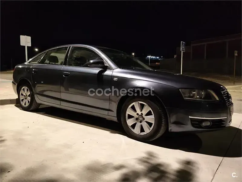 Usado Audi A6 180 CV (132 kW) 2005 Gris / plata Familiar