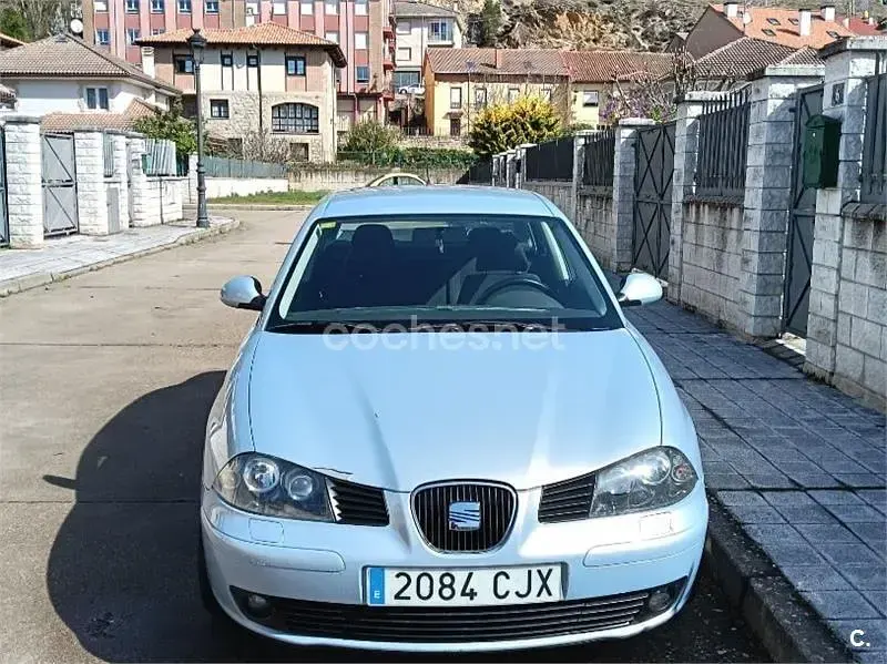 Usado Seat Cordoba Sport 130 CV (95 kW) 2003 Azul Berlina