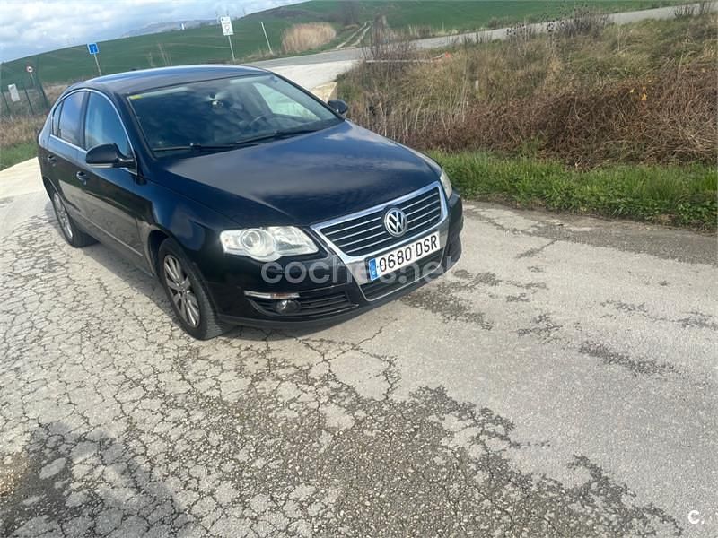 Usado VW Passat Highline 140 CV (102 kW) 2005 Negro Berlina