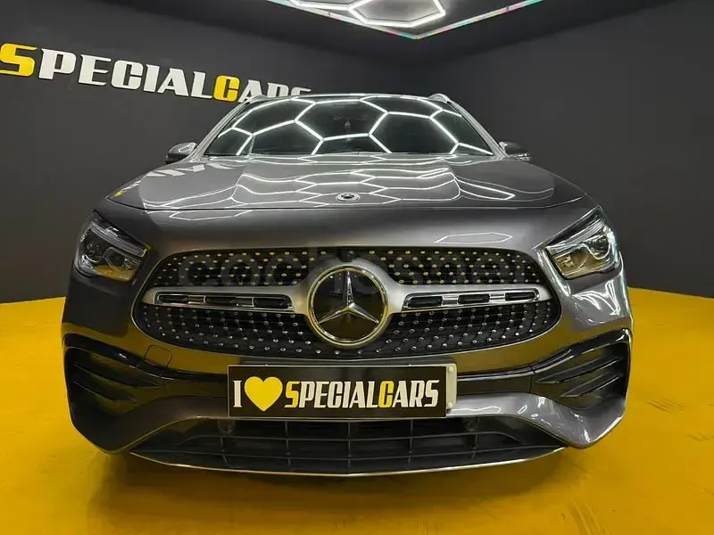Usado Mercedes GLA180 136 CV (100 kW) 2022 Gris / plata SUV
