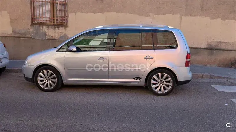 Usado VW Touran Advance 140 CV (102 kW) 2005 Gris / plata Monovolumen