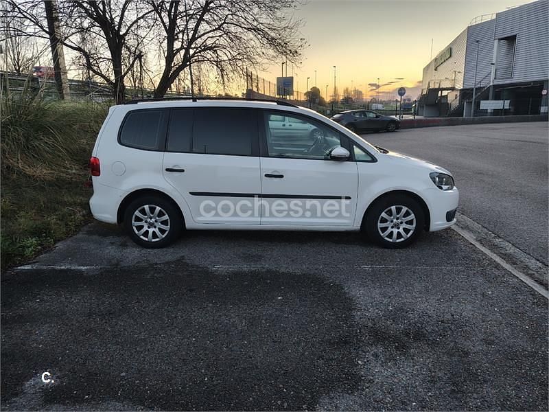 Usado VW Touran Edition 105 CV (77 kW) 2013 Blanco Monovolumen