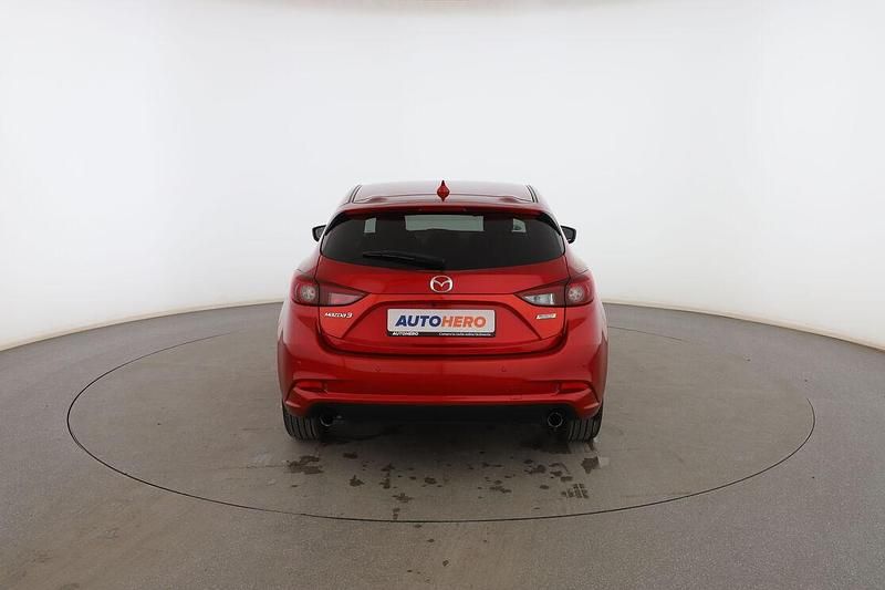 Usado Mazda 3 Luxury 120 CV (88 kW) 2017 Rojo Utilitario