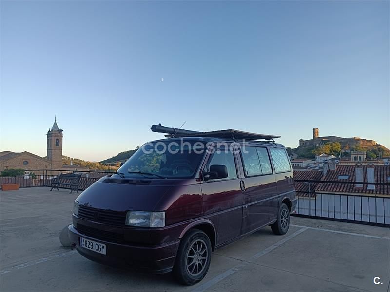Usado VW Caravelle 102 CV (75 kW) 2007 Granate Monovolumen