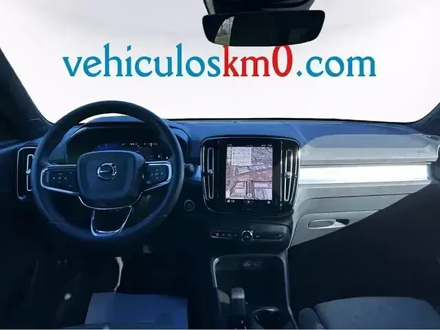 Begagnad Volvo XC40 Core 163 HK (119 kW) 2024 Svart SUV