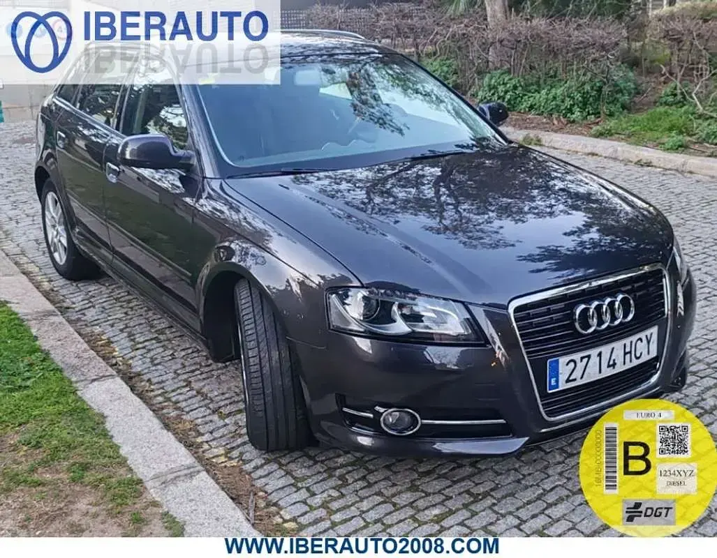 Usado Audi A3 Sportback Attraction 105 CV (77 kW) 2011 Negro Utilitario