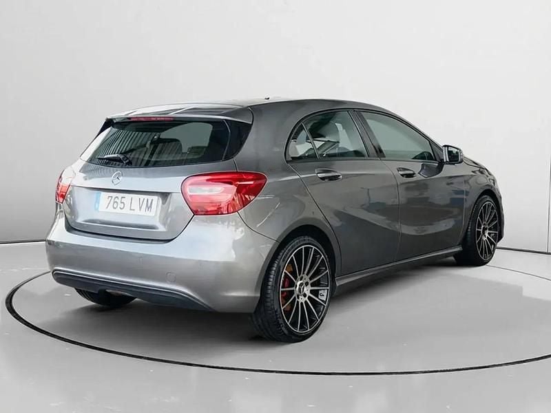 Usado Mercedes A180 Style 109 HP (80 kW) 2017 Cinzento Sedan