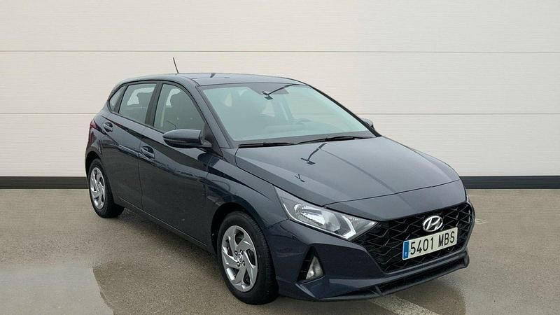 Gris / plata Usado 2022 Hyundai i20 Berlina | 13.900 € (Precio justo) - Imagen 1/4