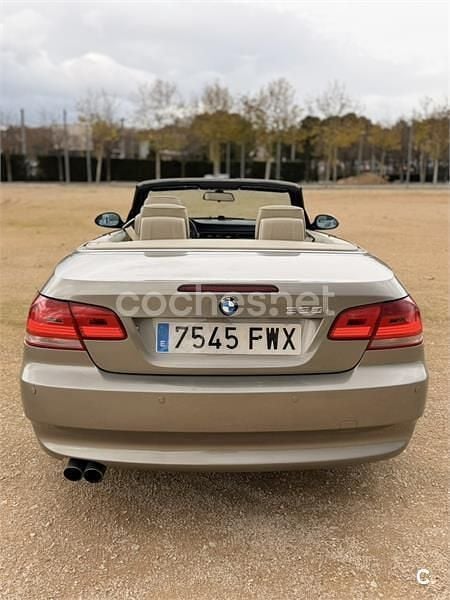Usado BMW 330 Cabriolet 272 CV (200 kW) 2007 Gris / plata Descapotable