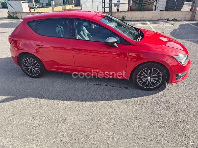 Usado Seat Leon CONNECT 110 CV (80 kW) 2016 Rojo Berlina