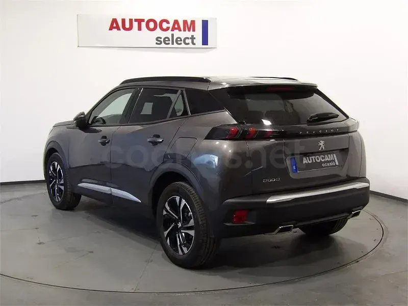 Usado Peugeot 2008 Allure 130 CV (95 kW) 2021 Gris / plata SUV