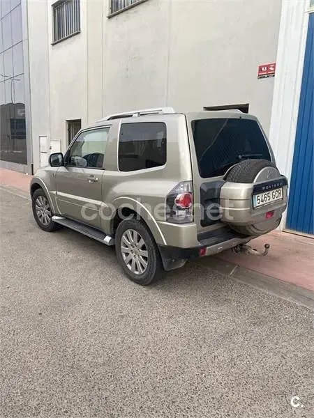 Usado Mitsubishi Montero 170 CV (125 kW) 2008 Beige SUV