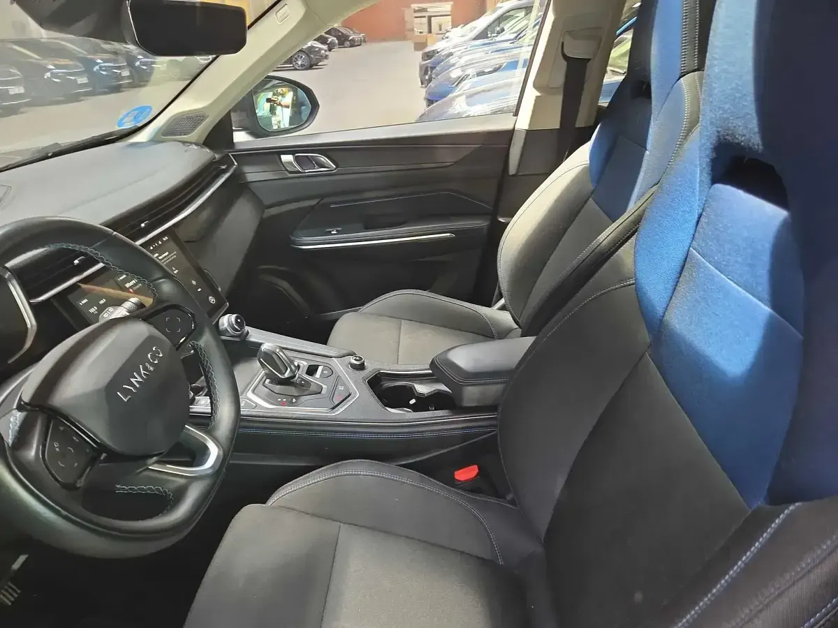 Usado Lynk & Co 01 261 CV (191 kW) 2023 Negro SUV