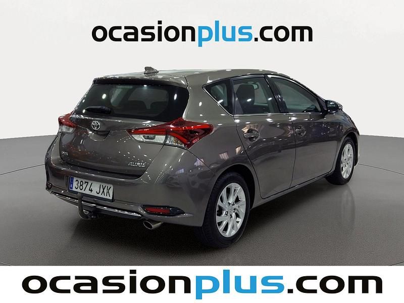 Usado Toyota Auris Business Edition 116 CV (85 kW) 2017 Gris Utilitario