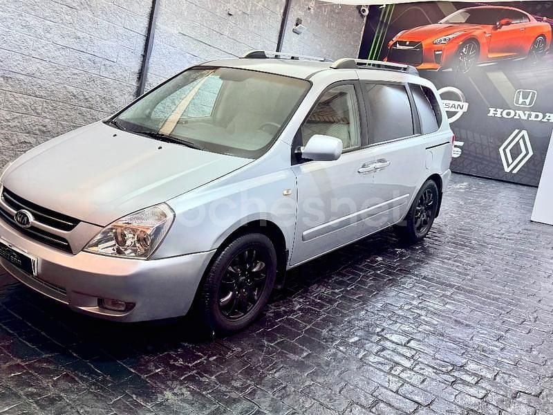 Gris / plata Usado 2010 Kia Carnival Monovolumen | 6499 € (Precio justo) - Imagen 1/4