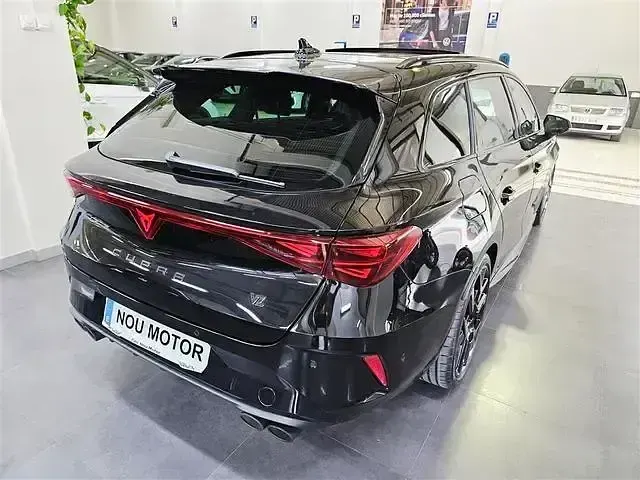 Usado Cupra Leon VZ 333 CV (244 kW) 2025 Negro Familiar