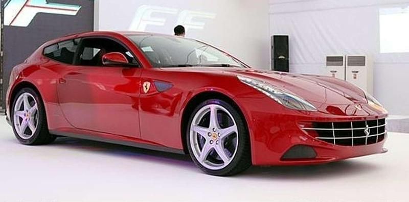 Usado Ferrari FF 661 CV (486 kW) 2015 Rojo Familiar