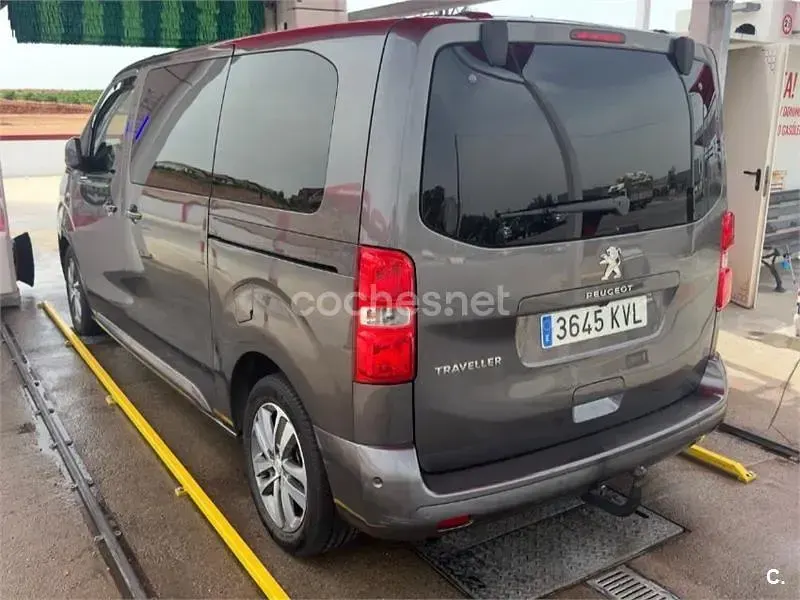 Usado Peugeot Traveller Allure 177 CV (130 kW) 2019 Gris / plata Monovolumen
