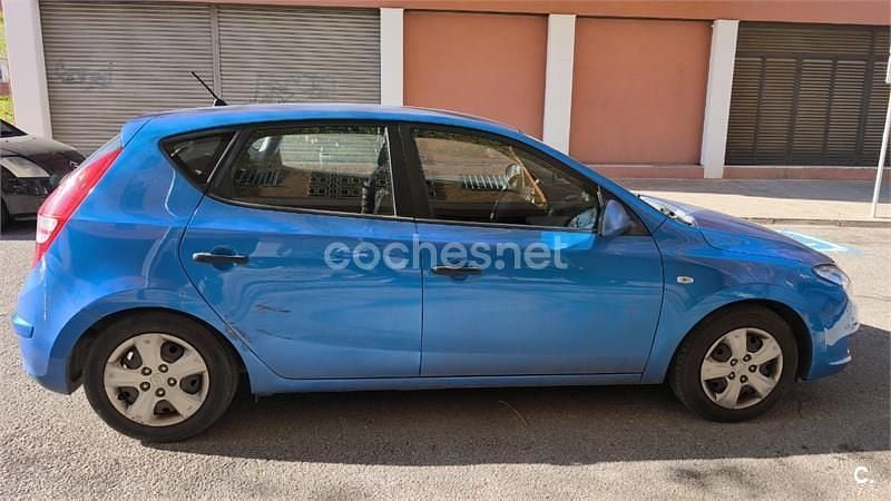 Usado Hyundai i30 Classic 109 CV (80 kW) 2010 Azul Berlina