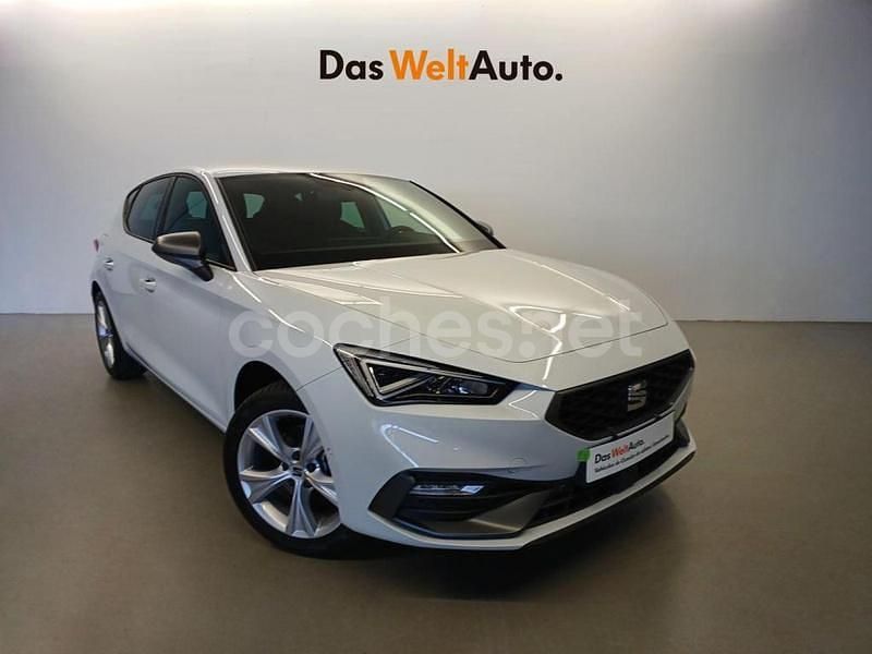 Blanco Usado 2024 Seat Leon FR Berlina | 25.200 € (Precio justo) - Imagen 1/4
