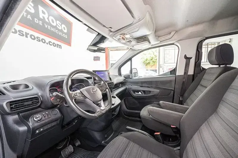 Usado Opel Combo 130 CV (95 kW) 2023 Gris / plata Monovolumen