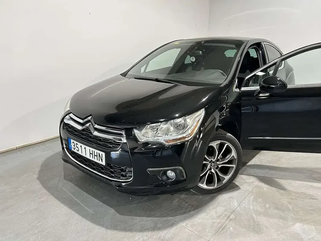 Usado Citroën DS4 114 CV (83 kW) 2012 Negro Utilitario