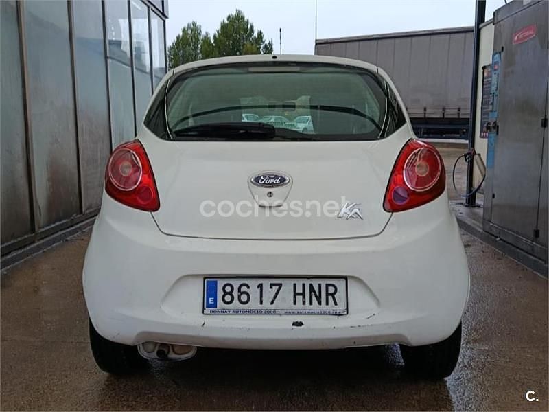 Usado Ford Ka 69 CV (50 kW) 2013 Blanco Berlina