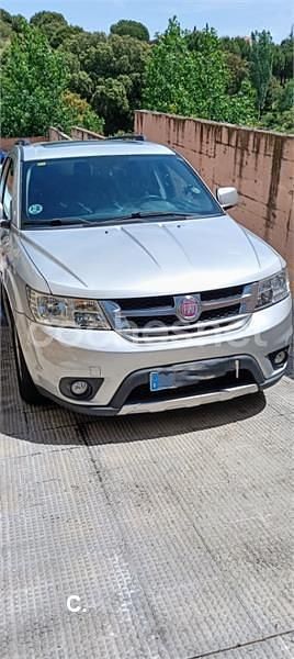 Usado Fiat Freemont 140 CV (102 kW) 2011 Gris / plata SUV
