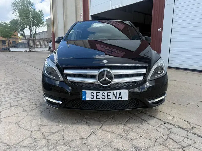 Usado Mercedes B200 136 CV (100 kW) 2014 Negro Monovolumen