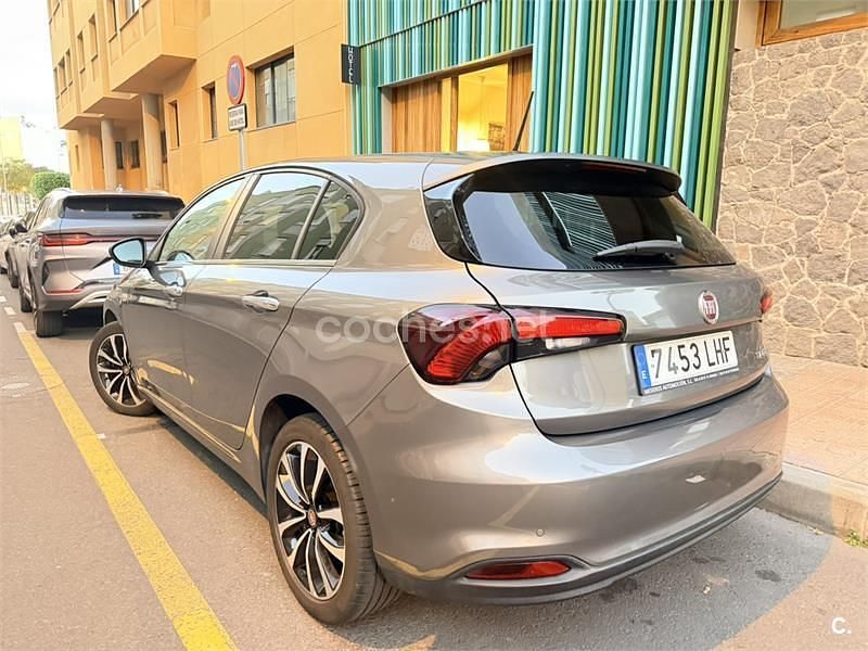 Usado Fiat Tipo Lounge 120 CV (88 kW) 2020 Gris / plata Berlina