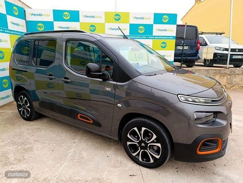 Usado Citroën Berlingo Shine 50 kW (68 CV) 2024 Gris Monovolumen