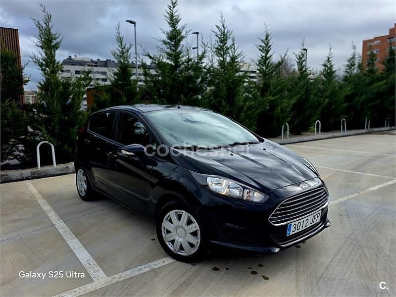Usado Ford Fiesta Trend 75 CV (55 kW) 2015 Negro Berlina