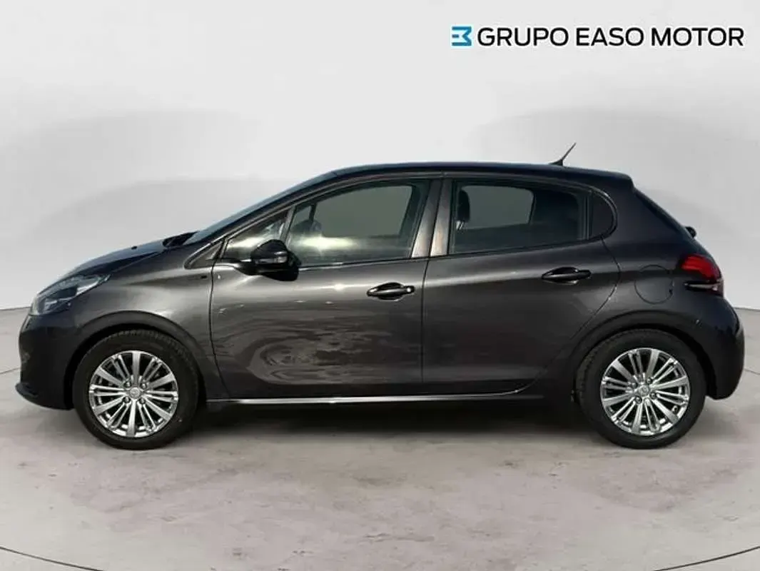 Usado Peugeot 208 Signature Sky 83 CV (61 kW) 2019 Gris Utilitario