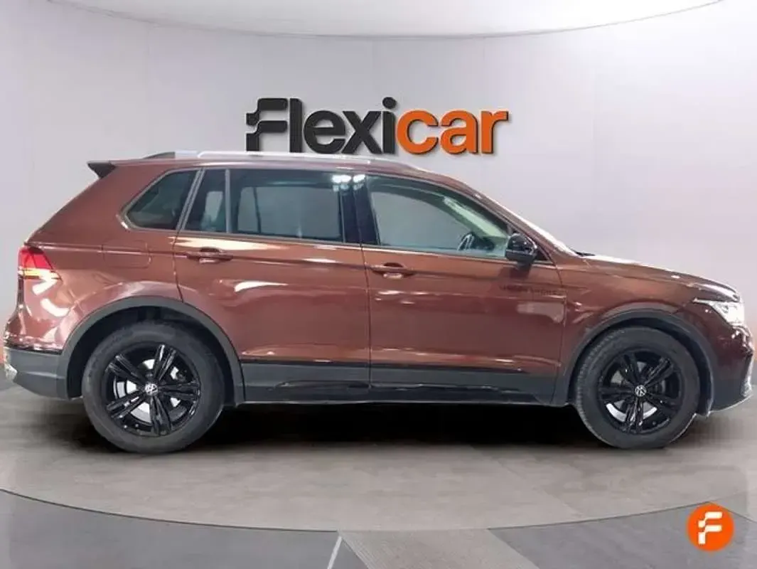 Usado VW Tiguan Sportline 150 CV (110 kW) 2022 Marrón SUV