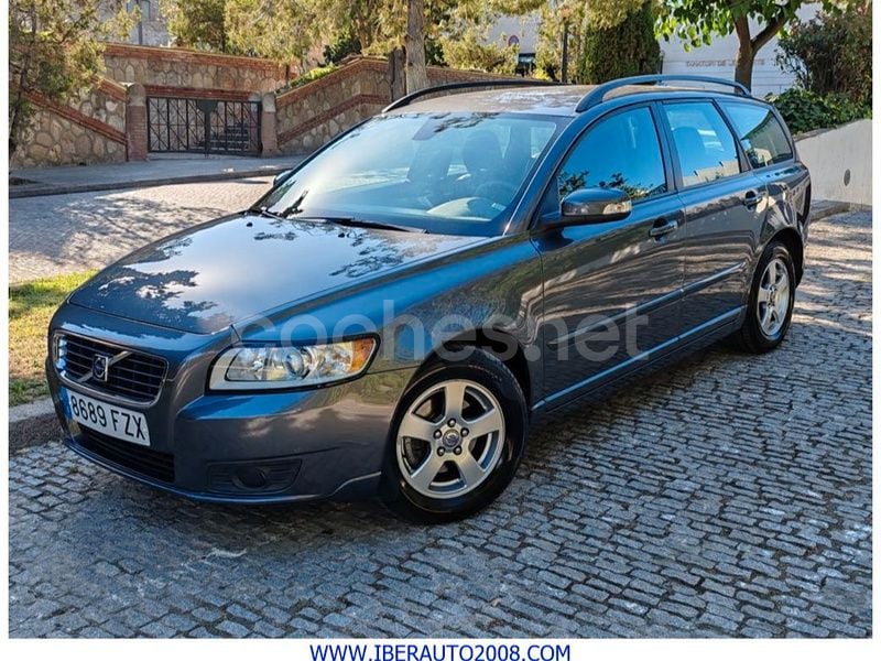 Gris / plata Usado 2008 Volvo V50 Momentum Familiar | 7860 € (Precio justo) - Imagen 1/4