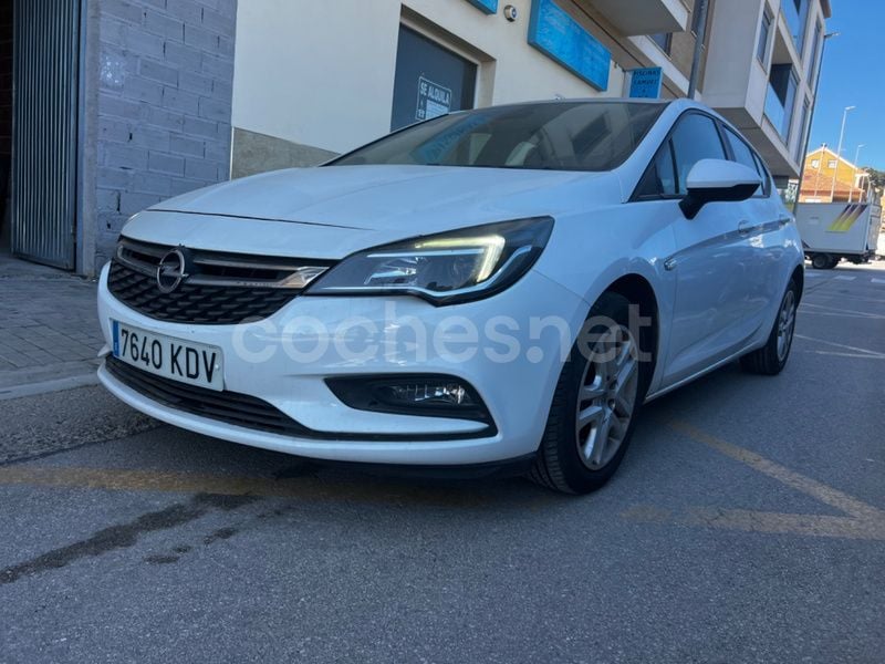 Blanco Usado 2017 Opel Astra Selective Berlina | 9999 € (Buen precio) - Imagen 1/4