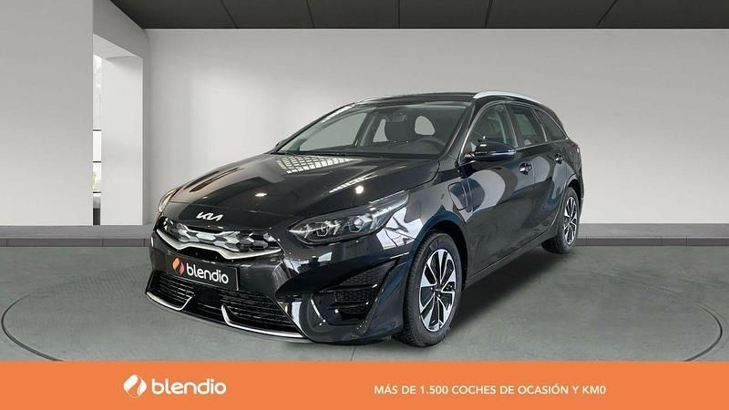 Usado Kia Ceed 141 CV (103 kW) 2025 Negro Utilitario
