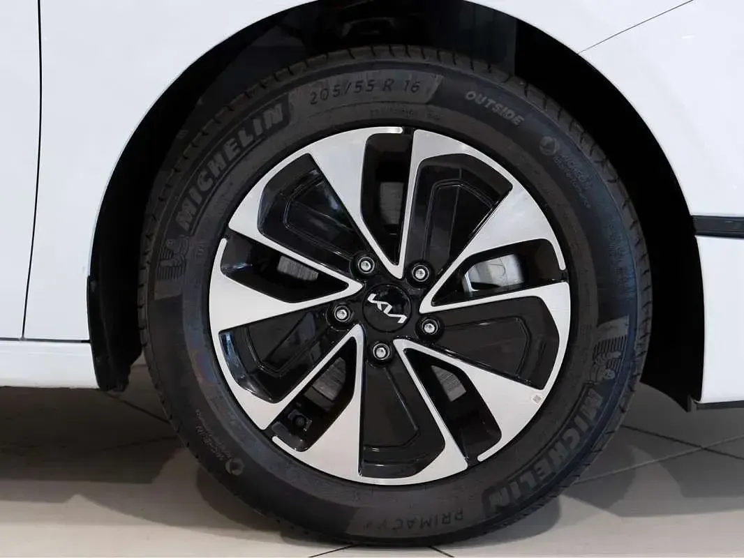 Usado Kia Ceed 101 CV (74 kW) 2025 Blanco Utilitario