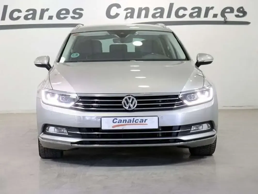 Usado VW Passat Sport 190 CV (139 kW) 2017 Gris Familiar