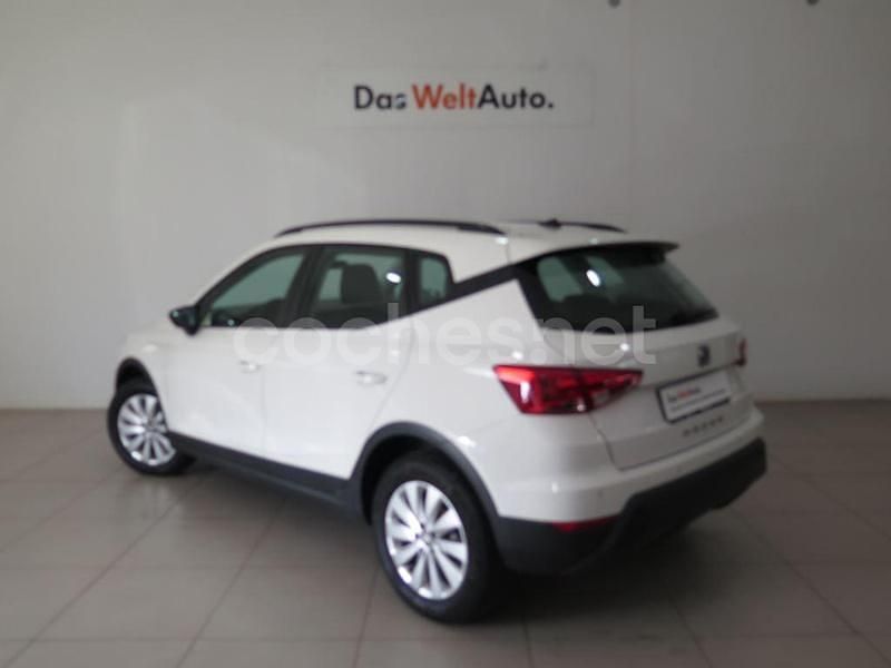 Usado Seat Arona Style 110 CV (80 kW) 2021 Blanco SUV