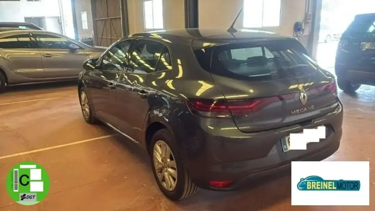 Usado Renault Mégane LIMITED 110 CV (80 kW) 2023 Gris Utilitario